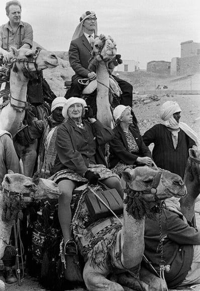 © Thomas Hoepker, © Magnum Photos, Group of norwegian tourists mount their camels near the pyramids of Giza, Cairo, Egypt, 1962