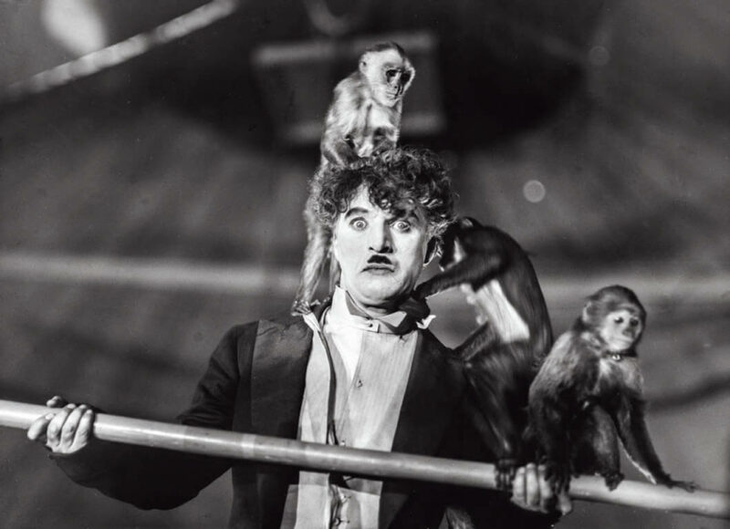 „The Circus“ (1928): Chaplin erlernte die Hochseilakrobatik für eine 30-sekündige Szene, in der er den Tollpatsch spielte. Aus dem Buch „The Charlie Chaplin Archives“ des Verlages TASCHEN / © Roy Export Company Establishment 