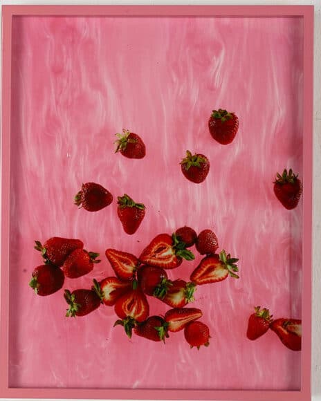 Elad Lassry, Strawberries, 2010, Chromogener Farbabzug / chromogenic print, 36,8 x 29,2 cm, Sammlung Fotomuseum Winterthur, Schenkung Michael Ringier, Courtesy of the artist and David Kordansky Gallery, Los Angeles.
