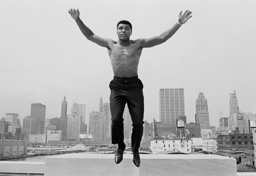 1966. Ali jumping © Thomas Hoepker / Magnum Photos