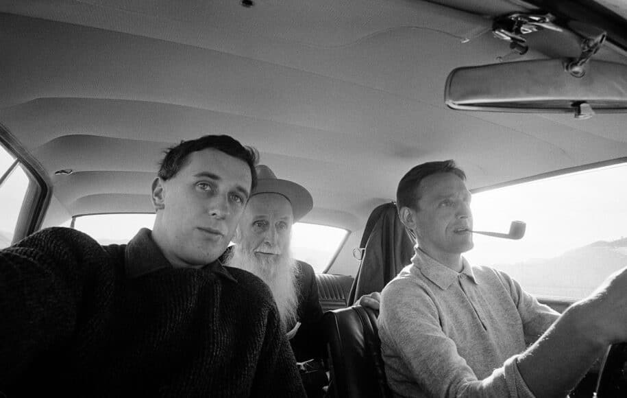 1963. Butte, Montana. Thomas with writer Rolf Winter and a hermit driving to his home © Thomas Hoepker / Magnum Photos