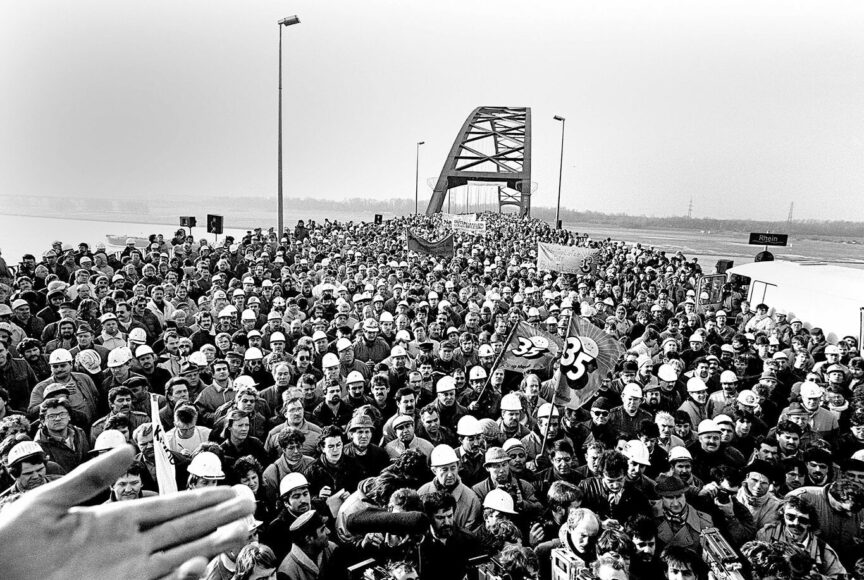 Duisburg-Rheinhausen, Brücke der Solidarität, 1988 © Manfred Vollmer