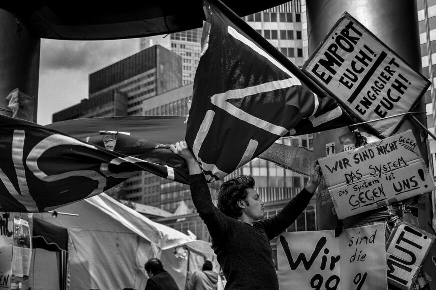 Aus der Serie Occupy, Frankfurt, 2011, © Ferhat Bouda, Agence VU, 2022. 