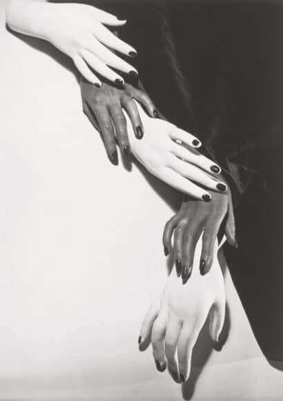 Horst P. Horst
Hands, Hands, Hands, New York, 1941
Courtesy Fondazione Sozzani
© Condé Nast / Horst Estate