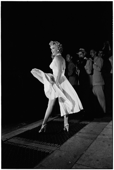 ELLIOTT ERWITT | Marilyn Monroe during the making of
„The Seven Year Itch“ | New York City, 1954 | courtesy of Camera Work
