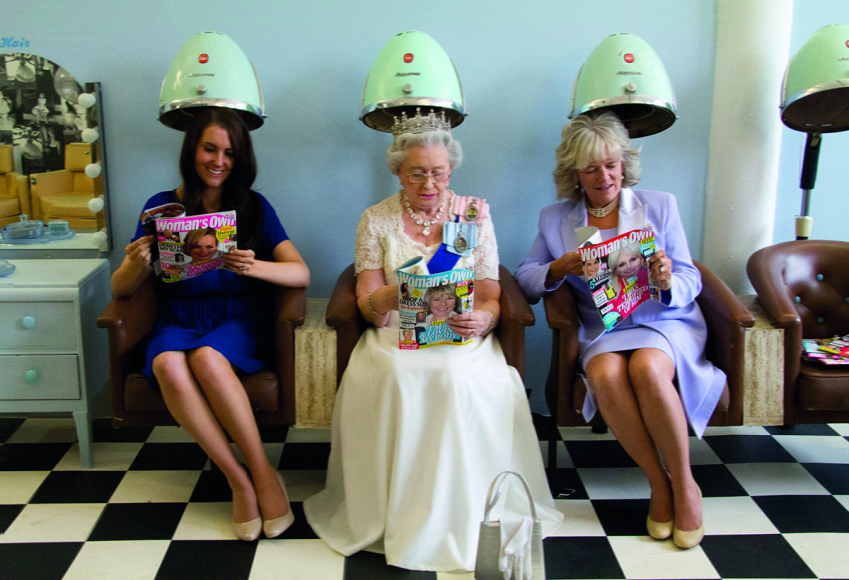 Alison Jackson: The Queen, Camilla and Kate Hair Salon © Alison Jackson