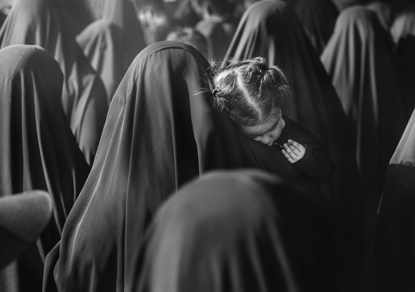 Foto: CEWE Photo Award 2023 | FotografIn Karar Ali Sabih Alftlawi  | Titel Mother's Shoulder | Kategorie Reise & Kultur