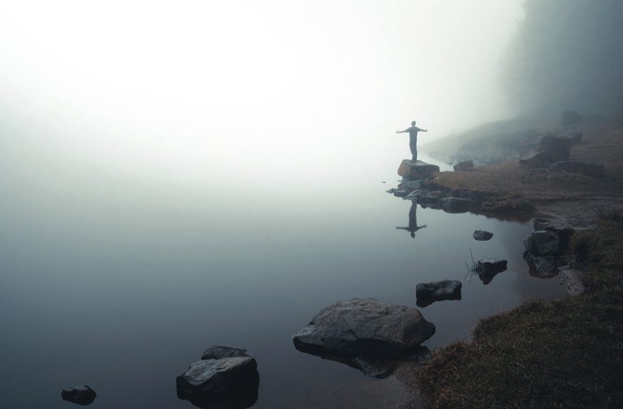 „The edge“ von Ashley Groom. Das in Großbritannien entstandene Motiv entspricht einer aktuell verstärkten Sehnsucht nach Achtsamkeit, Entspannung, Freiheit und Natur. © Bildagentur Photocircle