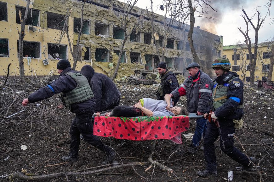 WORLD PRESS PHOTO OF THE YEAR | Mariupol Maternity Hospital Airstrike | Evgeniy Maloletka, Ukraine, Associated Press 