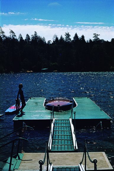 Lake Arrowhead in Kalifornien, 1956 | Foto von Yul Brynner | Aus der Ausstellung „Yul Brynner: an extraordinary vision“ in der Leica Galerie Wien